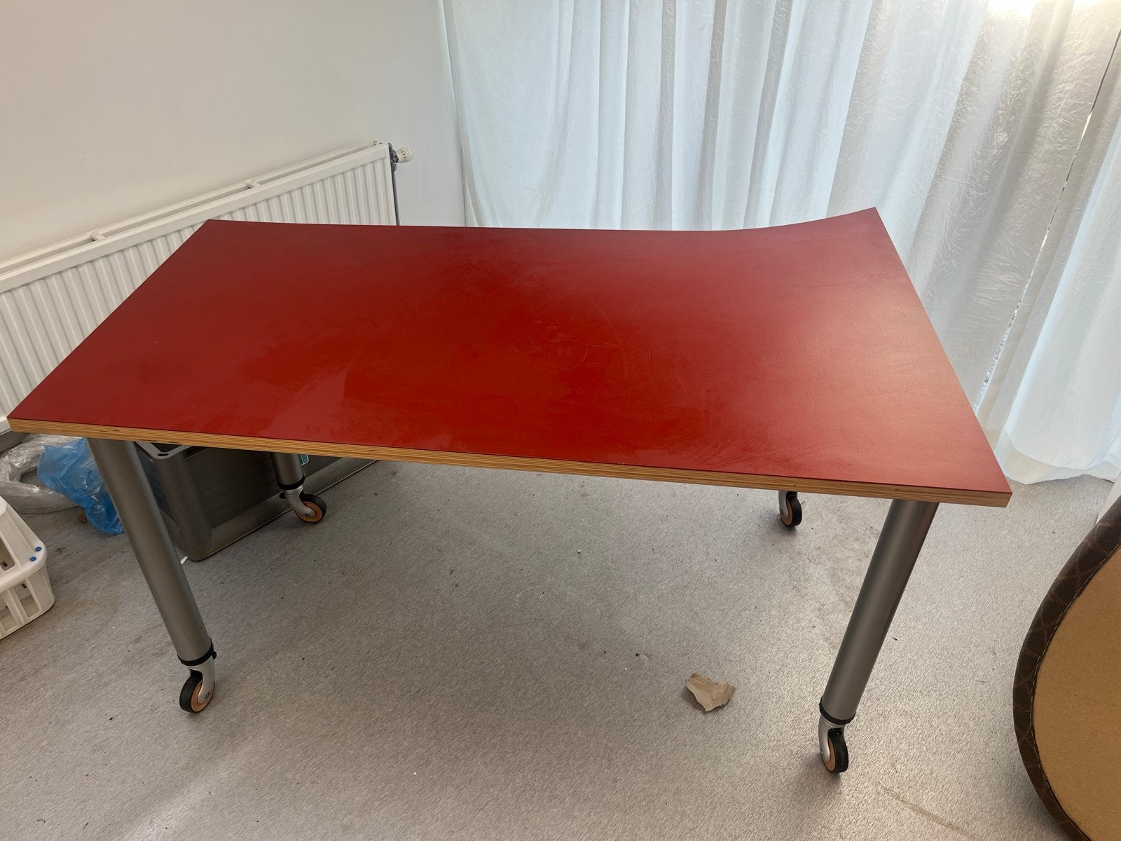 Uniek, handgemaakt bureau op wielen, Ophalen, Overige typen, Hout, 137 cm