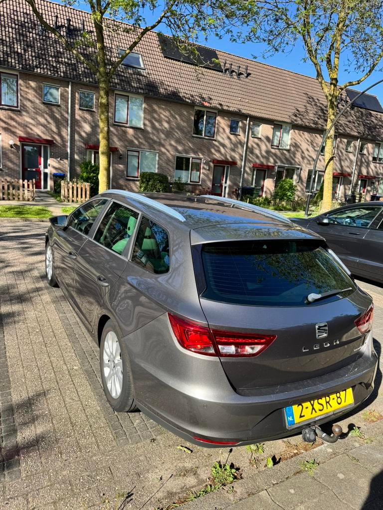 Seat Leon 1.6 TDI 110pk 2014 Grijs, Auto's, Voorwielaandrijving, Beige, 4 cilinders, Leon