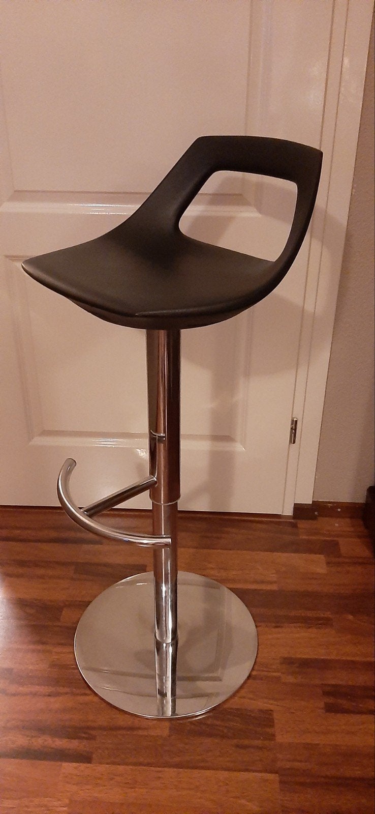 DESIGNKRUK MET GASVEER, 1 kruk, Ophalen, In hoogte verstelbaar, 60 tot 90 cm