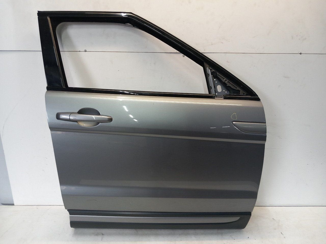 Portier rechts voor Land Rover Evoque, Auto-onderdelen, Onderdelen@venauto.nl, Van der Ven Autorecycling B.V., Ettenseweg 76, 4706 PB Roosendaal, The Netherlands