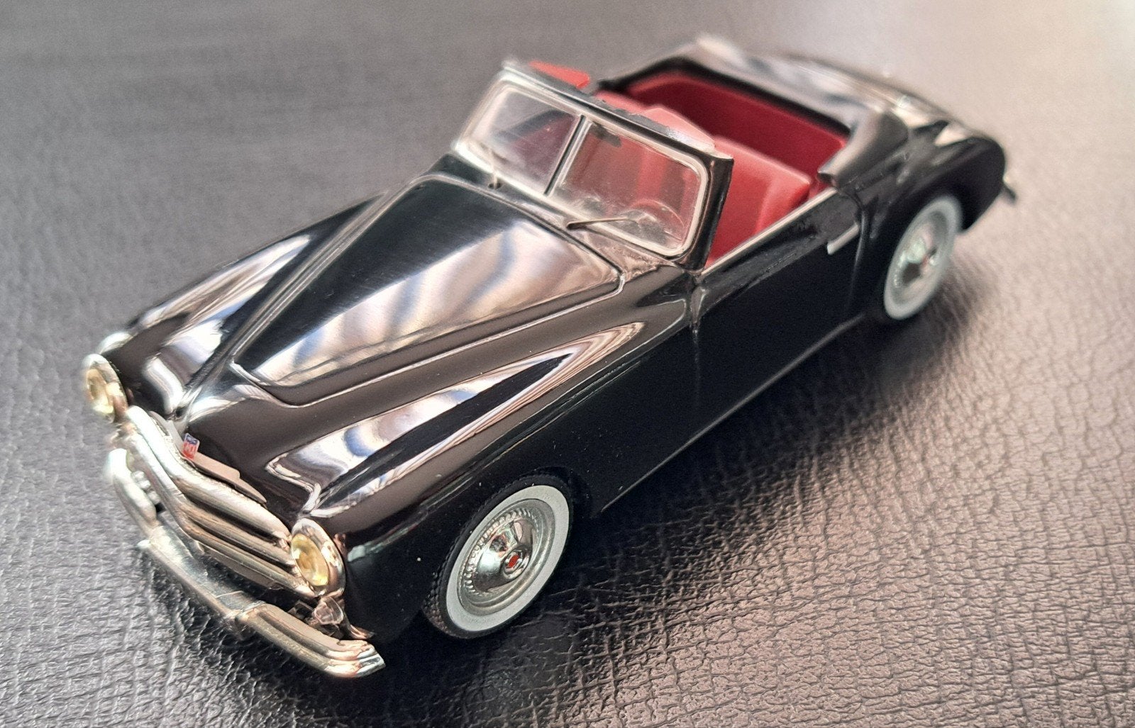 Nostalgie 1:43 Simca 8 Sport Spider uit 1949, Ophalen of Verzenden, Zo goed als nieuw, Auto, Overige merken