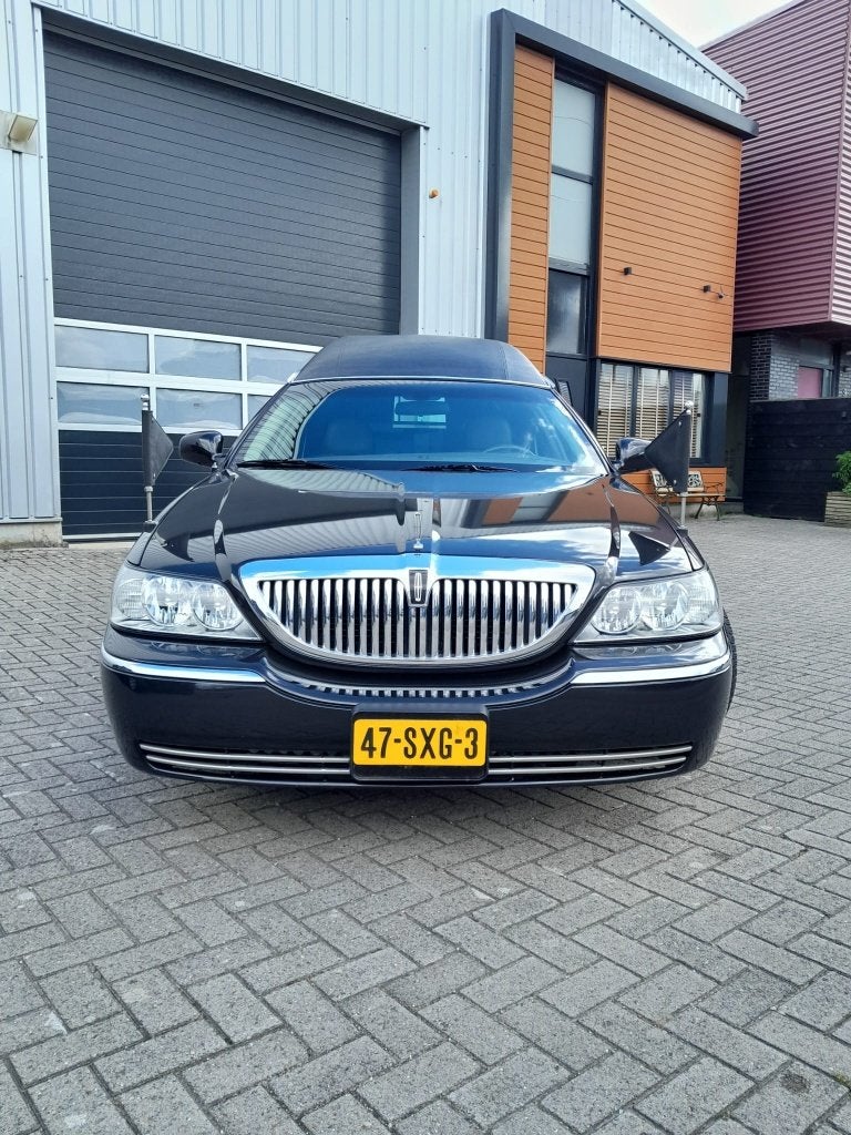 Lincoln Town Car  Rouwauto te koop, Auto's, Automaat, Achterwielaandrijving, Zwart, Leder