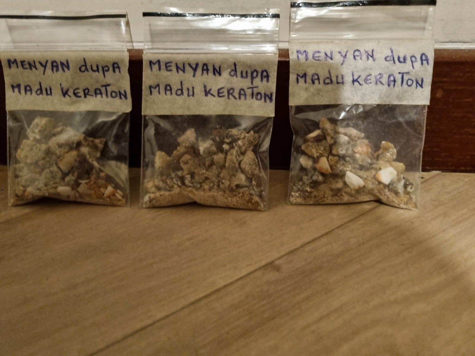 Kris keris wierook menyang dupa madu keraton, Ophalen of Verzenden