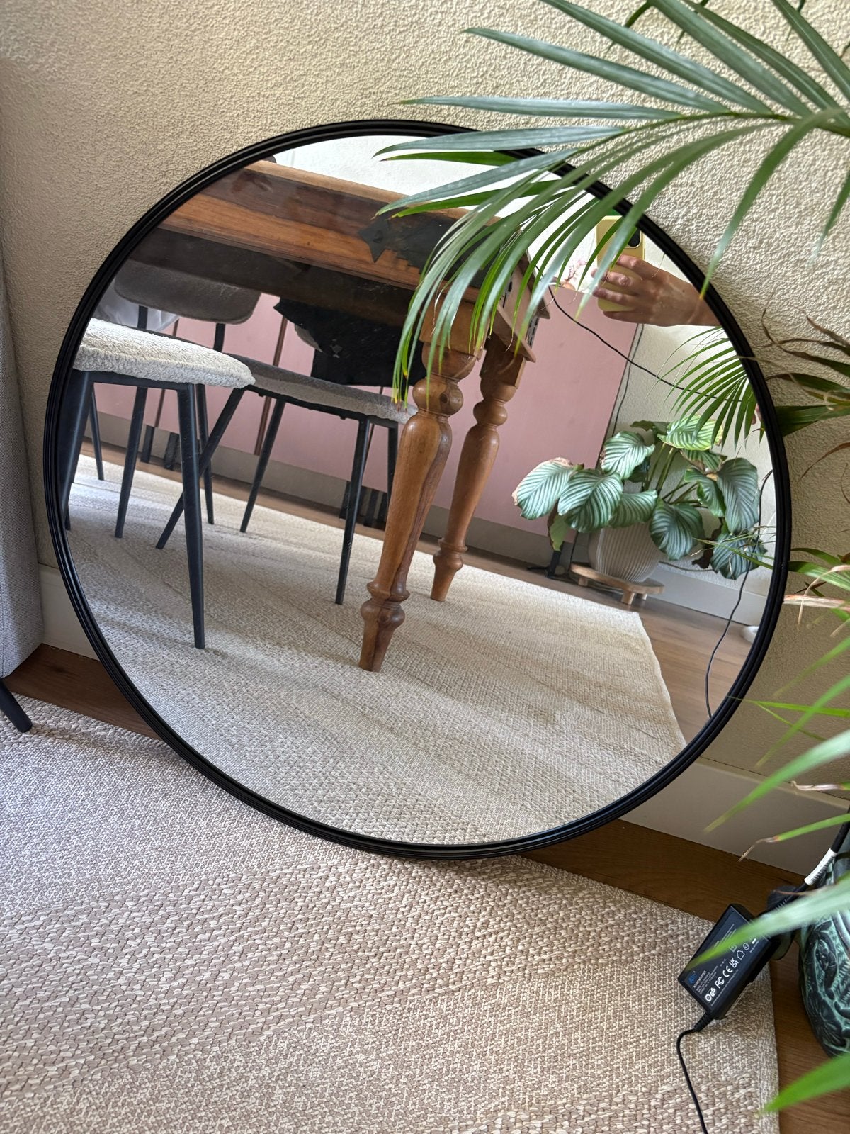 Ronde spiegel met zwarte rand - diameter 70 cm, Huis en Inrichting, Woonaccessoires | Spiegels, Ophalen, Rond, Zo goed als nieuw