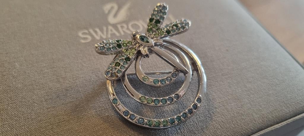 Swarovski Libelle Broche - Zilverkleurig met Kristallen, Sieraden, Tassen en Uiterlijk, Broches, Ophalen of Verzenden, Nieuw, Zilver