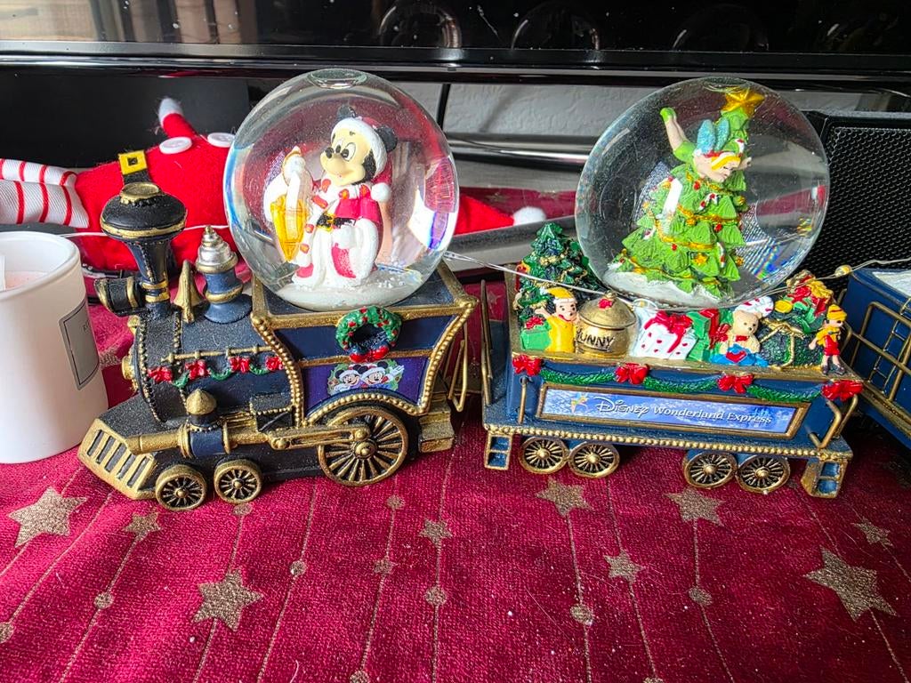 Bradford Exchange Disney Kerst Trein Limited Edition, Ophalen of Verzenden, Overige figuren, Zo goed als nieuw, Beeldje of Figuurtje