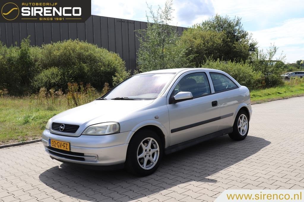 Opel Astra 1.6 Comfort | airco | bluetooth | trekhaak | APK, Voorwielaandrijving, Metallic lak, Zwart, Bedrijf