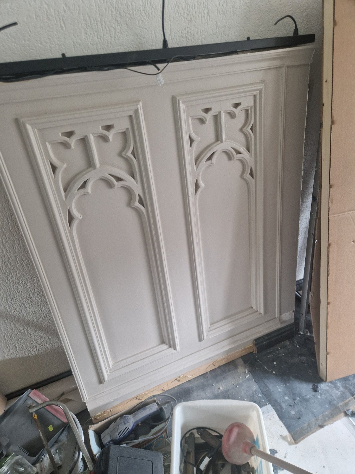 Decoratief paneel met gotische details, Ophalen