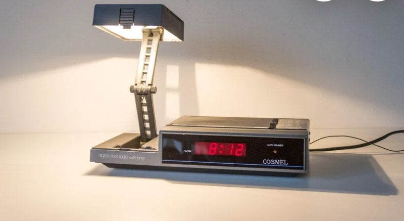 Gezocht: Cosmel wekkerradio met lamp - Jaren '80 vintage, Ophalen of Verzenden, Gebruikt, Digitaal