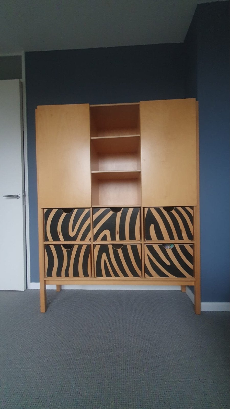 Handgemaakte kast met 6 lades en 2 deuren, Ophalen, Gebruikt