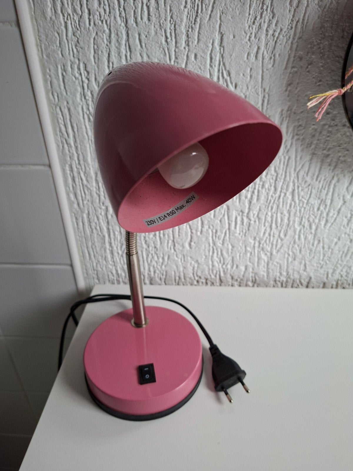 Roze bureaulamp met flexibele hals inclusief een lampje., Huis en Inrichting, Ophalen, Bureaulamp, E14 (klein), Zo goed als nieuw