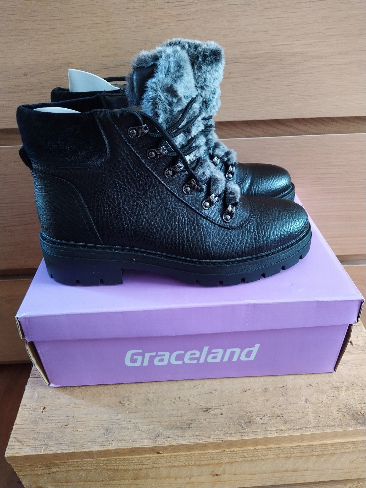 Nieuwe bergschoenen. Laarsjes. Wandelschoenen. Maat 40., Ophalen of Verzenden, Zo goed als nieuw, Zwart, Wandelschoenen