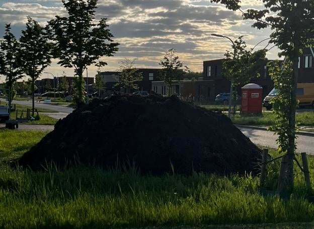 Gratis schone grond 20m3. Blauwestad, Ophalen, Tuinaarde