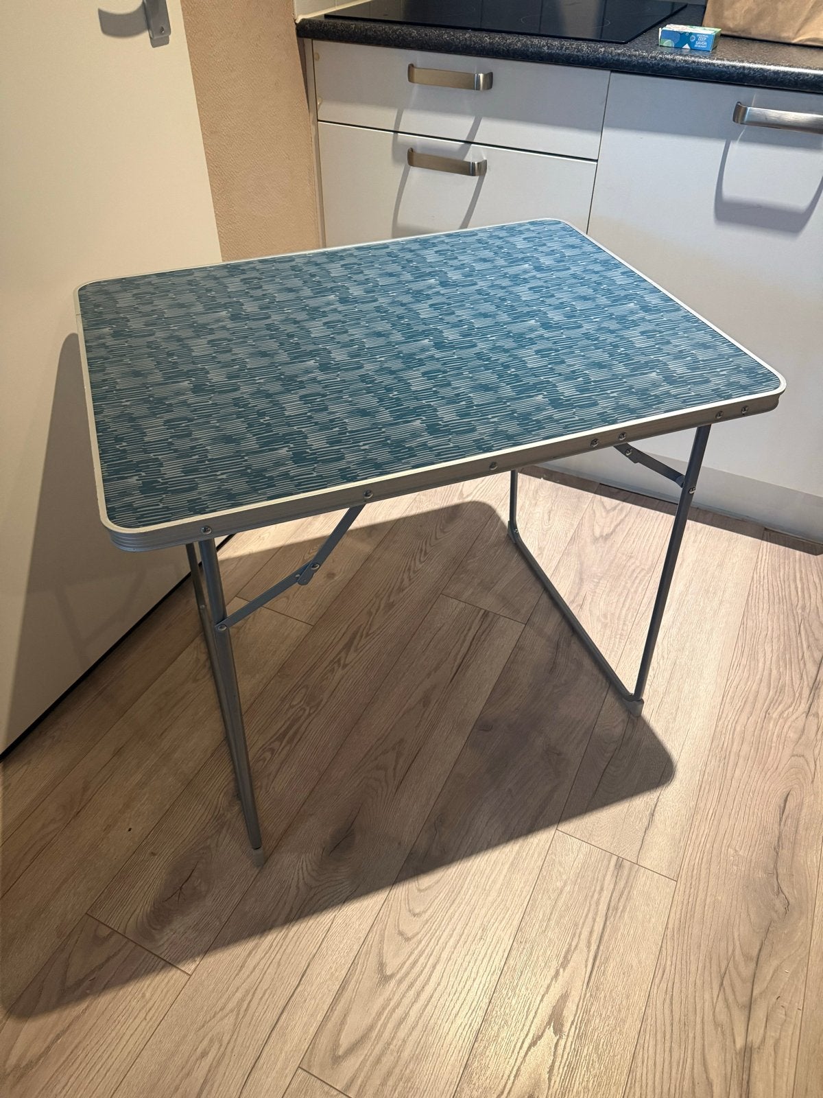Opvouwbare campingtafel - Decathlon Quechua, Caravans en Kamperen, Ophalen of Verzenden, Gebruikt, Campingtafel