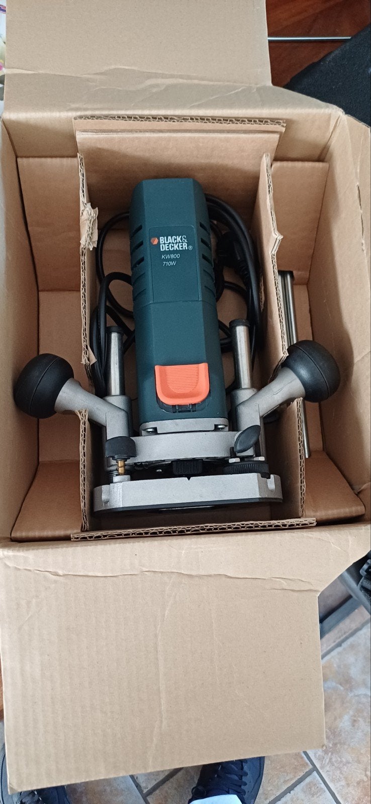 Black & Decker KW800 Bovenfrees 710W - Zo goed als nieuw, Doe-het-zelf en Verbouw, Gereedschap | Freesmachines, Ophalen, Bovenfrees
