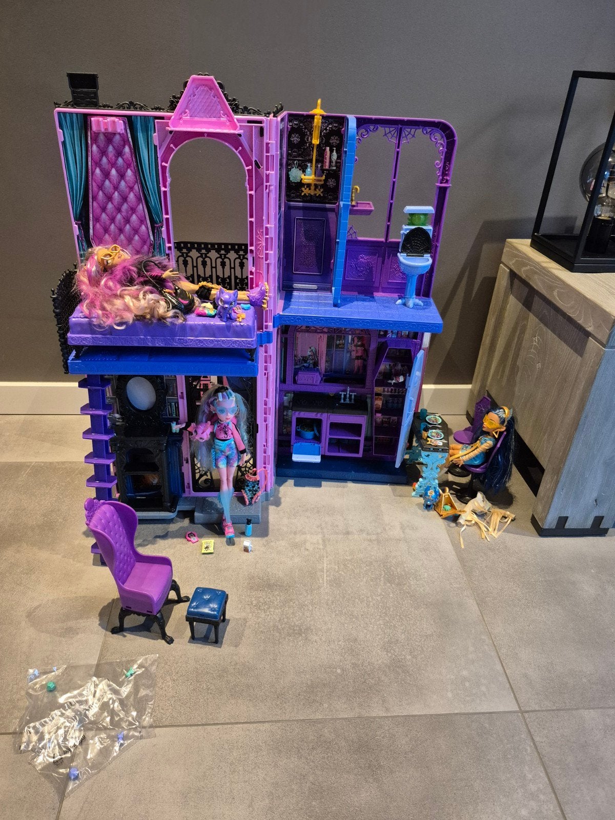Monster High Hotel met poppen en vele extra's, Ophalen, Zo goed als nieuw, Overige typen