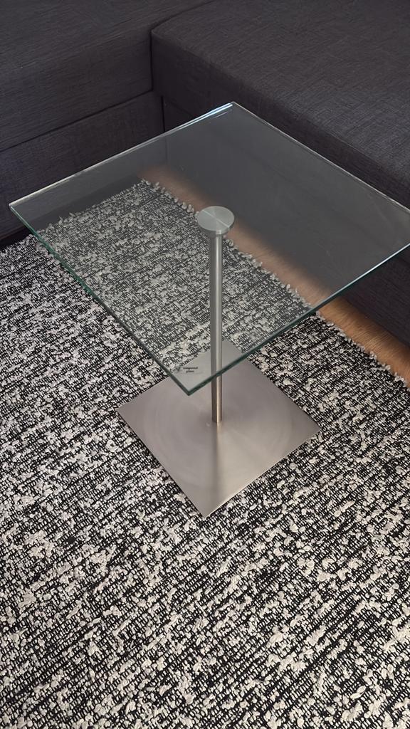 Glazen bijzettafel met rvs voet, Huis en Inrichting, Tafels | Bijzettafels, Minder dan 55 cm, Gebruikt, Rond, Glas