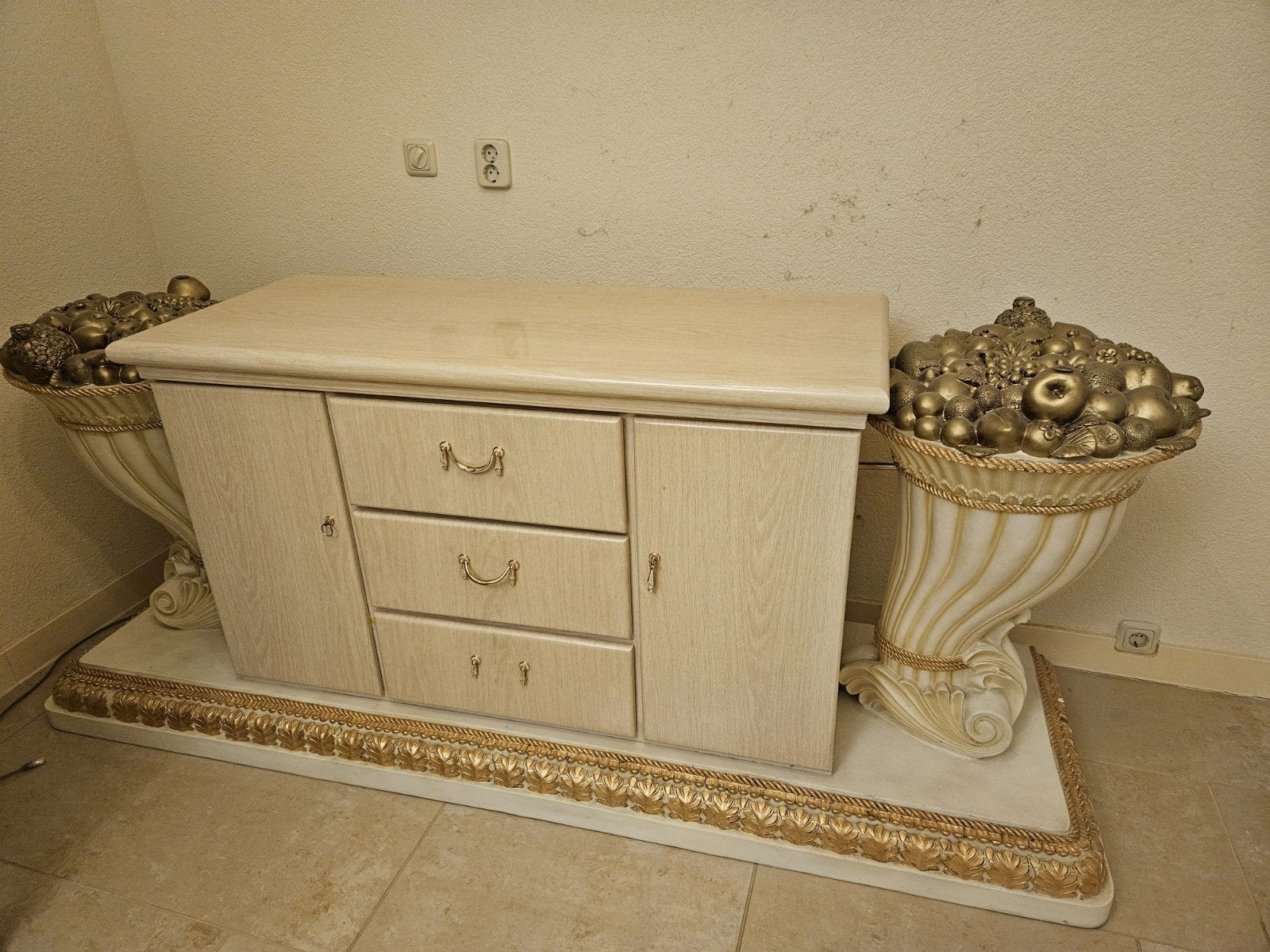 Luxe Barok Stijl Vitrinekast met Verlichting en Dressoir, Huis en Inrichting, Gebruikt, 200 cm of meer, Ophalen of Verzenden, Overige vormen