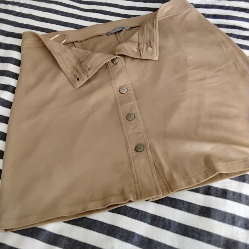 Geisha Suède - look, kort rokje met knoopsluiting., Geisha, Beige, Maat 42/44 (L), Nieuw