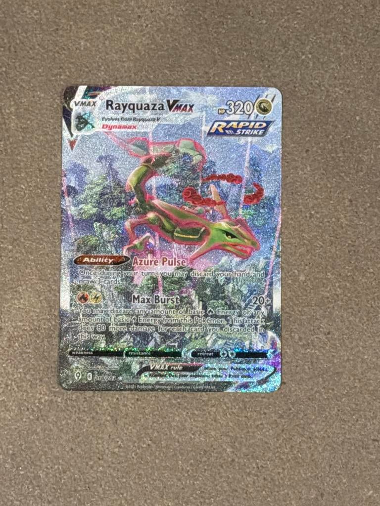 Rayquaza VMAX Pokémon kaart (secret rare) - Evolving Skies, Hobby en Vrije tijd, Verzamelkaartspellen | Pokémon, Ophalen of Verzenden