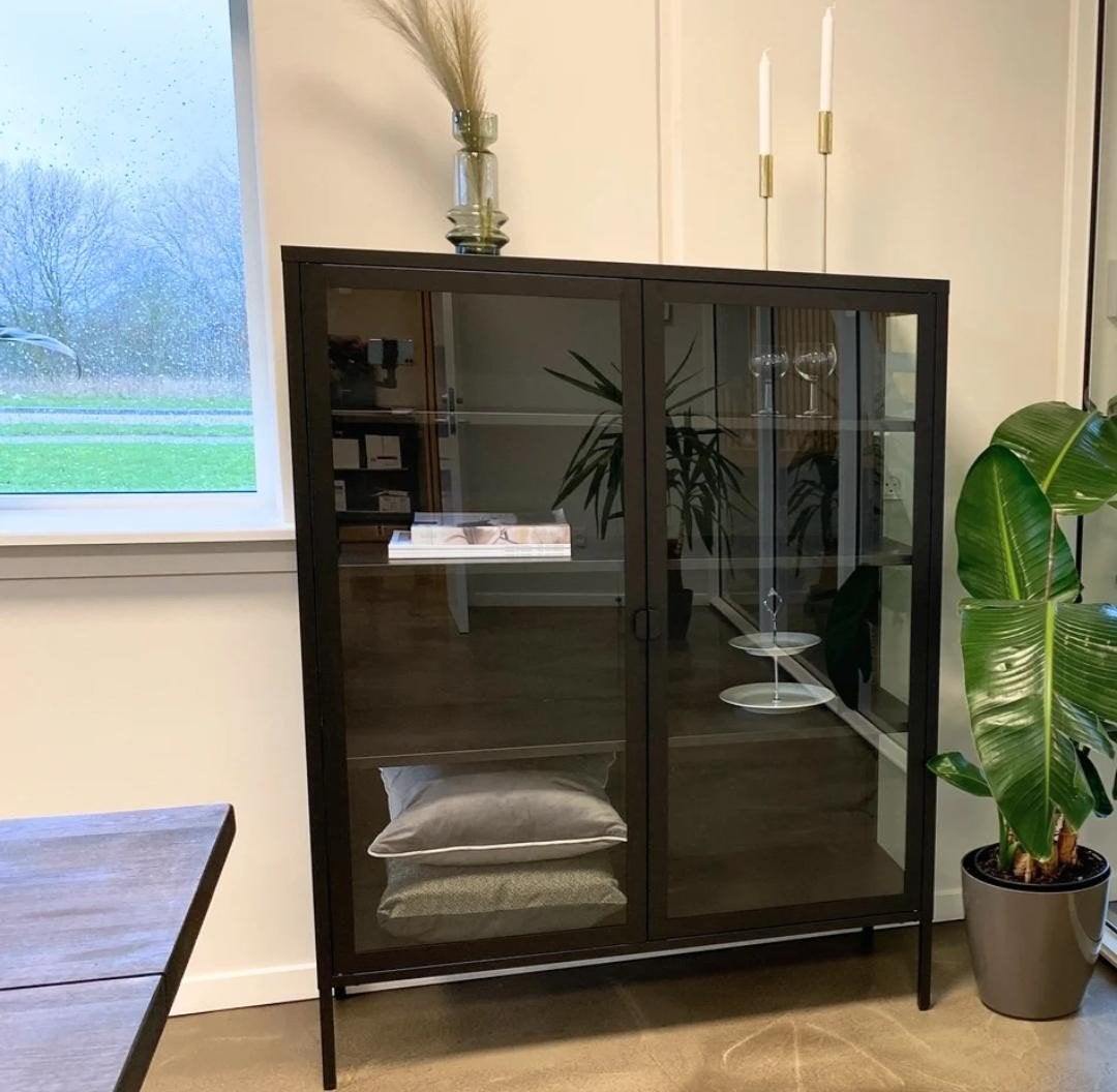 Vitrinekast metaal/glas, Huis en Inrichting, Ophalen, 100 tot 150 cm, 100 tot 150 cm, Zo goed als nieuw
