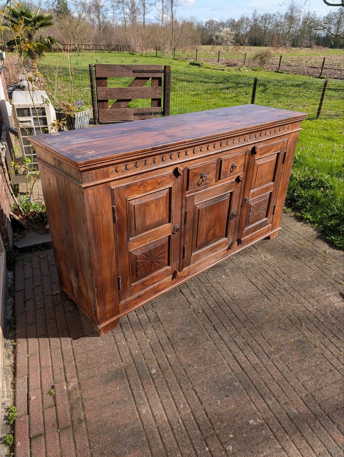 Massief houten dressoir met lades en deuren, Huis en Inrichting, Kasten | Dressoirs, Ophalen, Gebruikt, 150 tot 200 cm, Klassiek, Koloniaal
