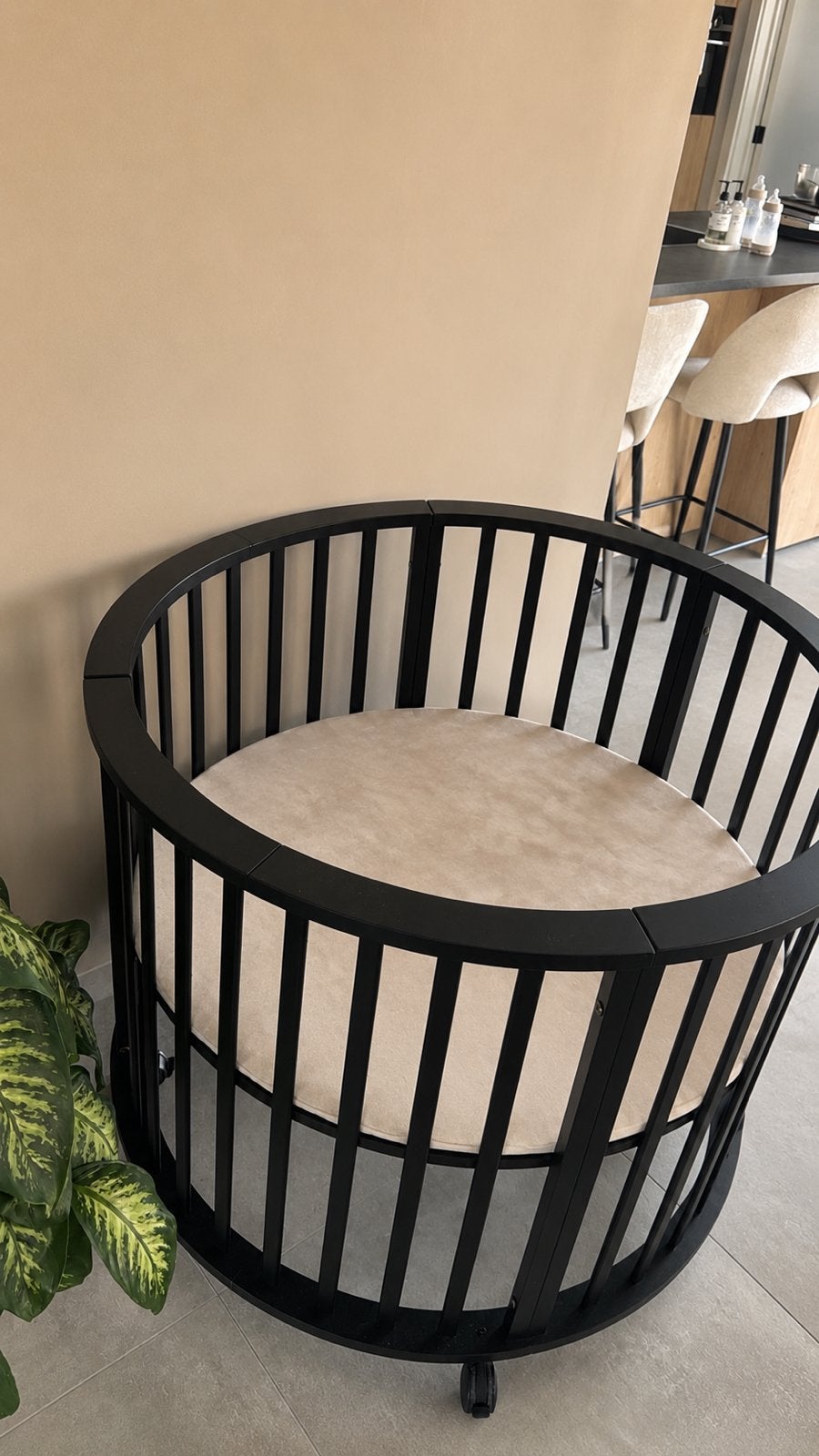 Zwarte ronde box europe baby, Ophalen, Zo goed als nieuw, Rond