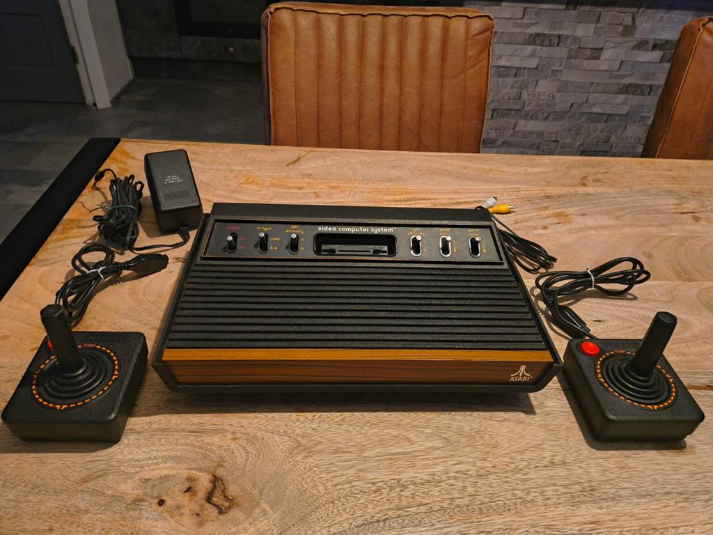 Atari 2600 Sixer Amerikaanse NTSC versie met AVmod., Spelcomputers en Games, Spelcomputers | Atari, Ophalen of Verzenden, Met 2 controllers