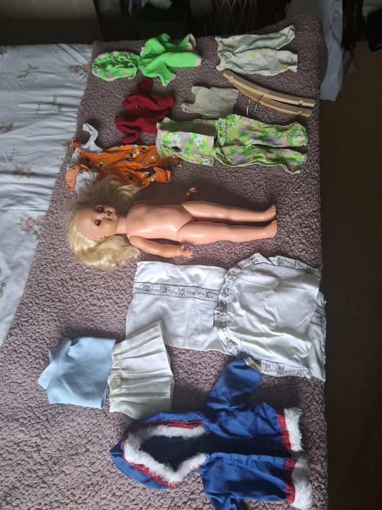 Vintage pop met toebehoren, Verzamelen, Poppen, Zo goed als nieuw, Pop, Ophalen of Verzenden