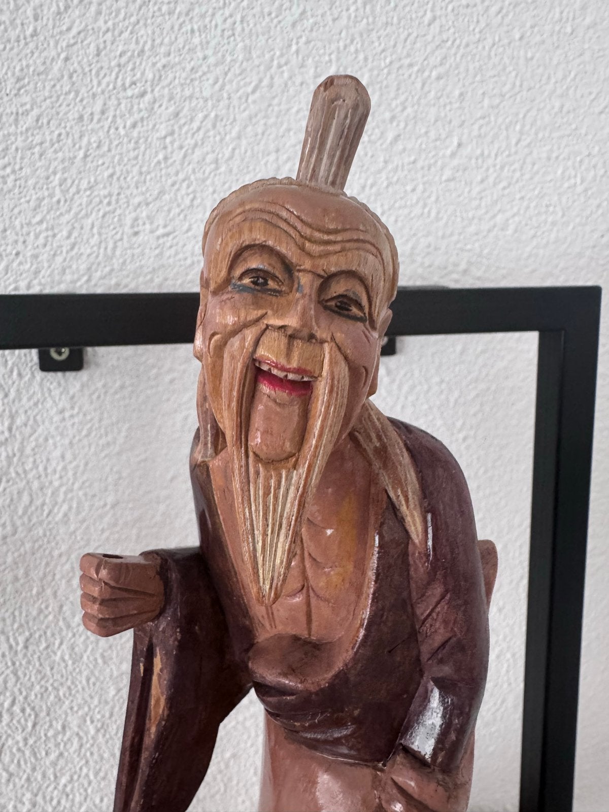 Houten Beeld Oude Visser met Vis - Handgesneden, Ophalen of Verzenden, Handgemaakt, 20 - 50 cm, Beeld