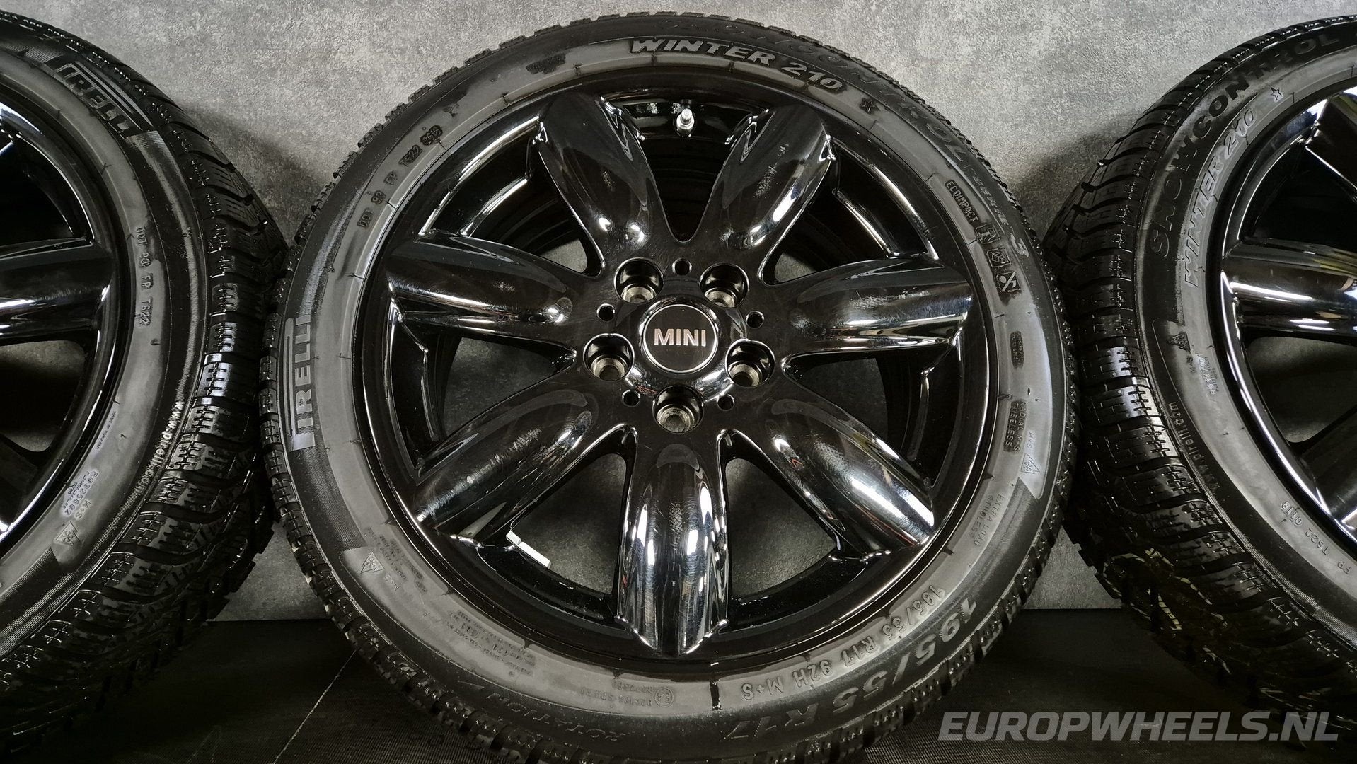 17 inch MINI F54 Clubman velgen winterbanden 528 origineel, Auto-onderdelen, Gebruikt, -, -, Banden en Velgen
