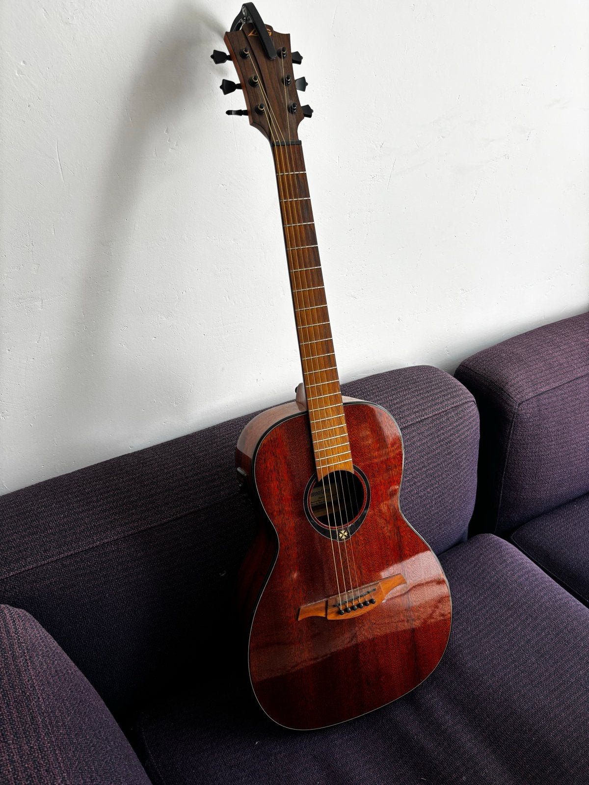 LAG parlor gitaar - Zo goed als nieuw, Muziek en Instrumenten, Snaarinstrumenten | Gitaren | Akoestisch, Ophalen of Verzenden