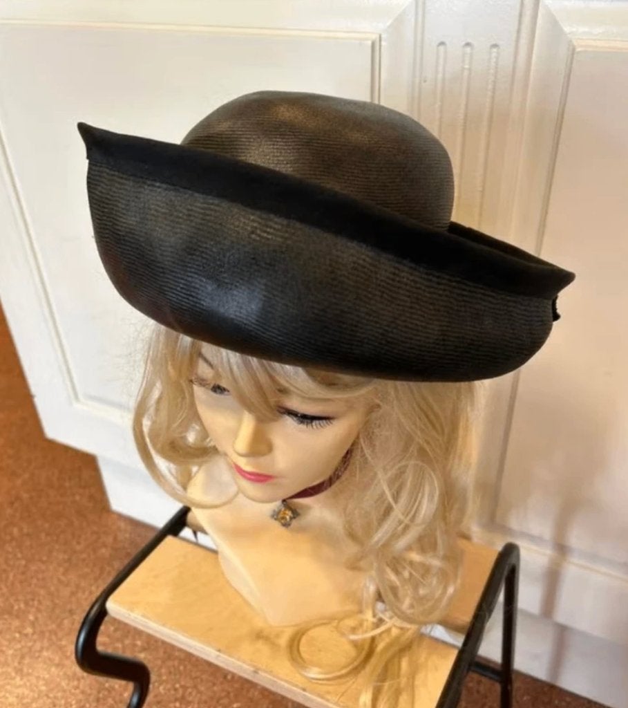 Elegante Vintage Dameshoed - Zwart, Kleding | Dames, Hoeden en Petten, Ophalen of Verzenden, Gedragen, 56 of 57 cm (M, 7 of 7⅛ inch)