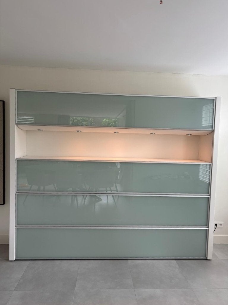 Moderne kast met glazen schuifdeuren en verlichting, Ophalen, 250 tot 300 cm, Met deur(en), 200 cm of meer