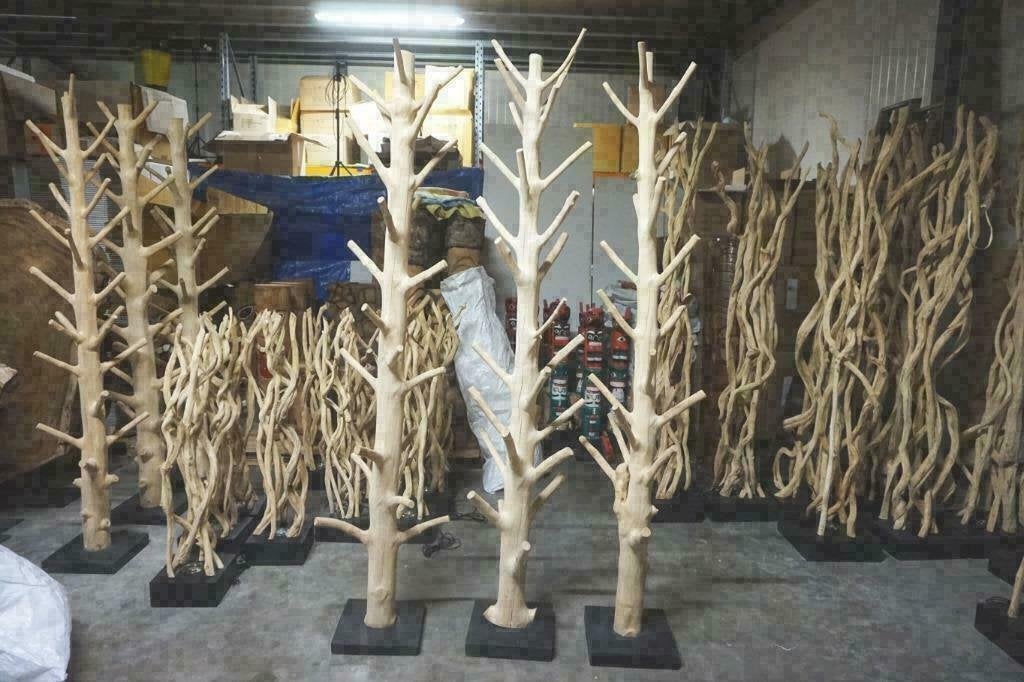 kapstokboom van hout met metalen voet, 2 meter hoog OP = OP, -, -, Nieuw, Ophalen of Verzenden