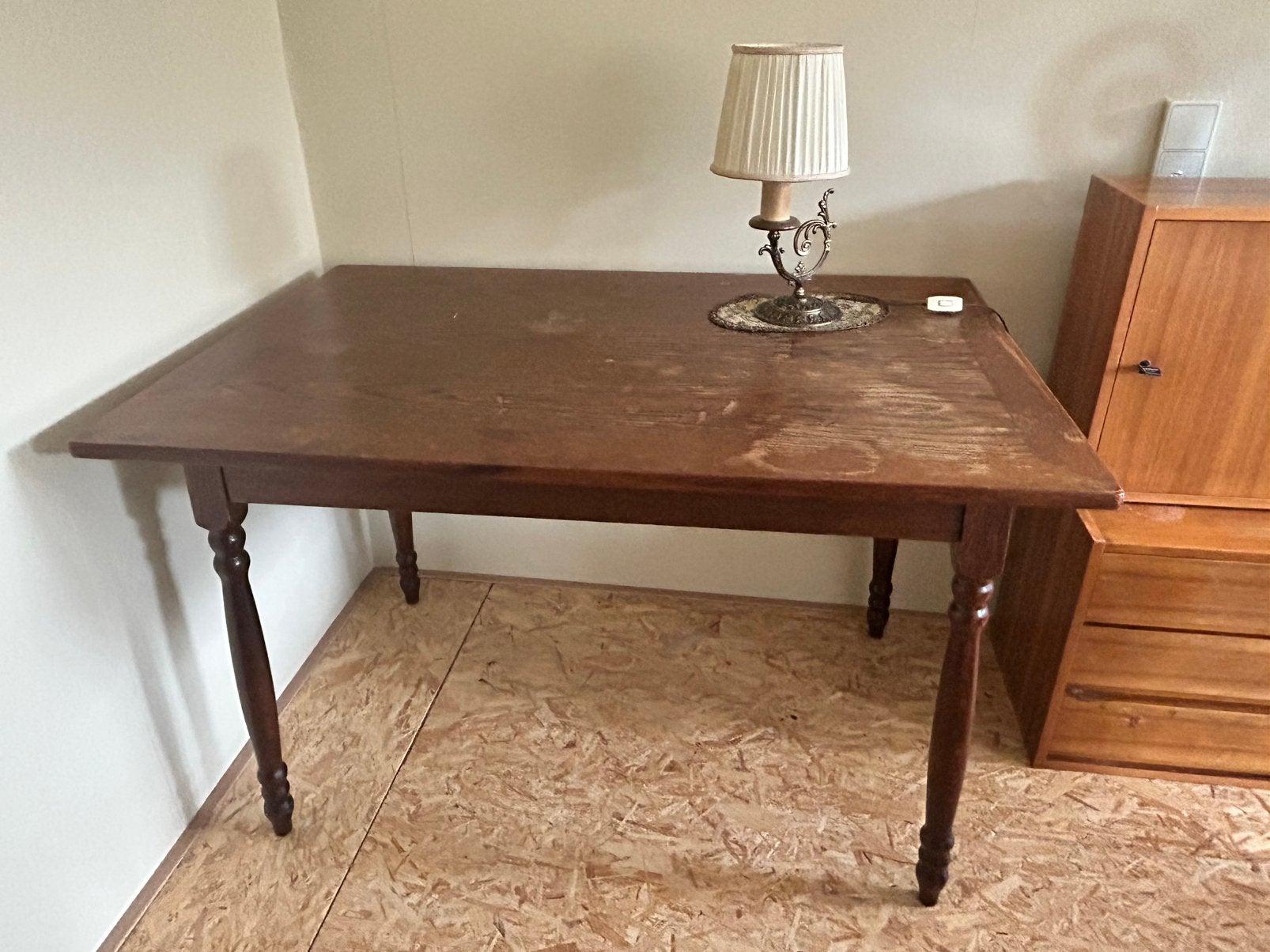 Eiken tafel met bolpoten., Huis en Inrichting, Ophalen, Gebruikt, 100 tot 150 cm, 50 tot 100 cm