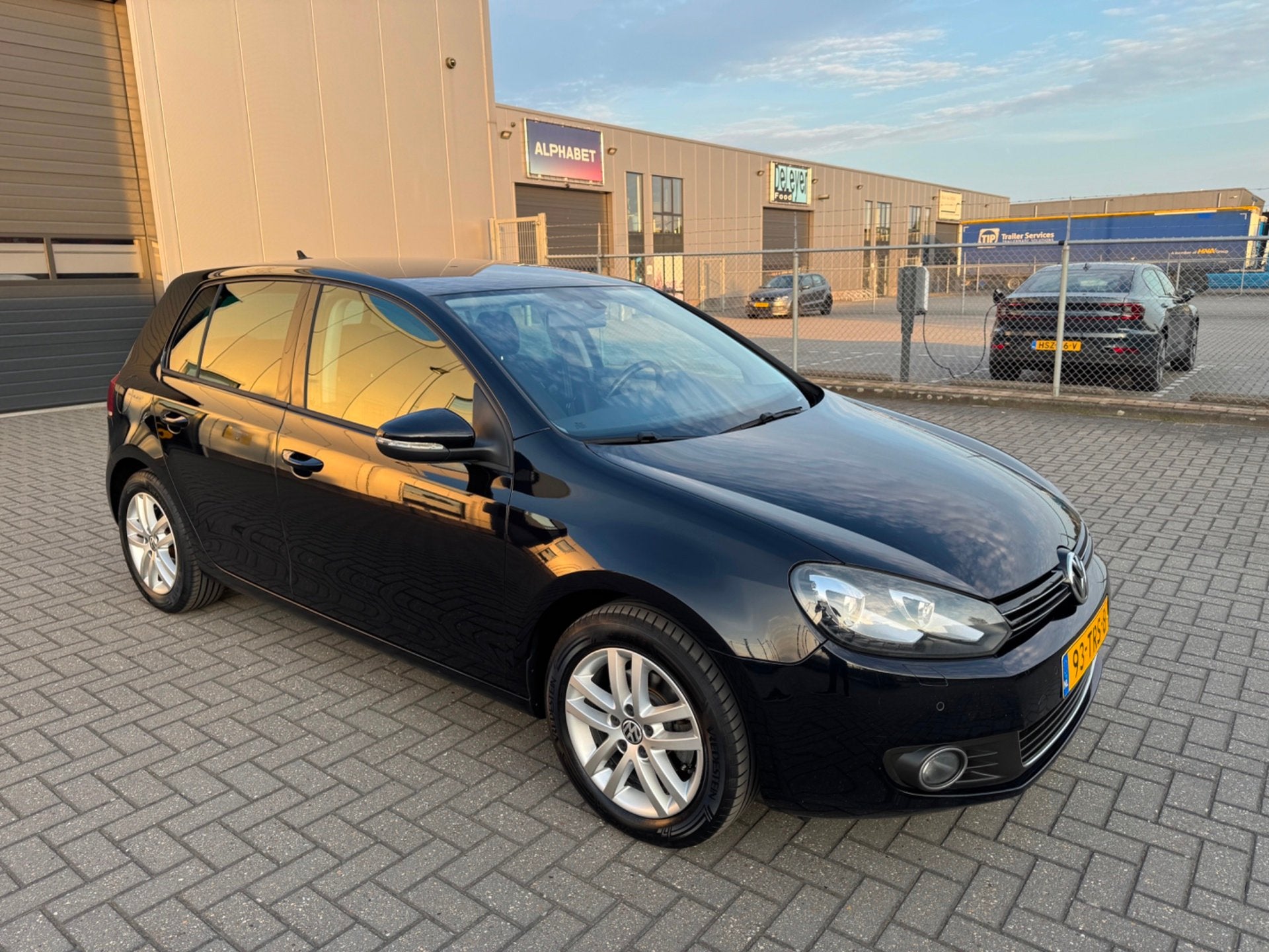 Volkswagen Golf 1.2 TSI Highline BlueMotion, Voorwielaandrijving, Gebruikt, 4 cilinders, Zwart