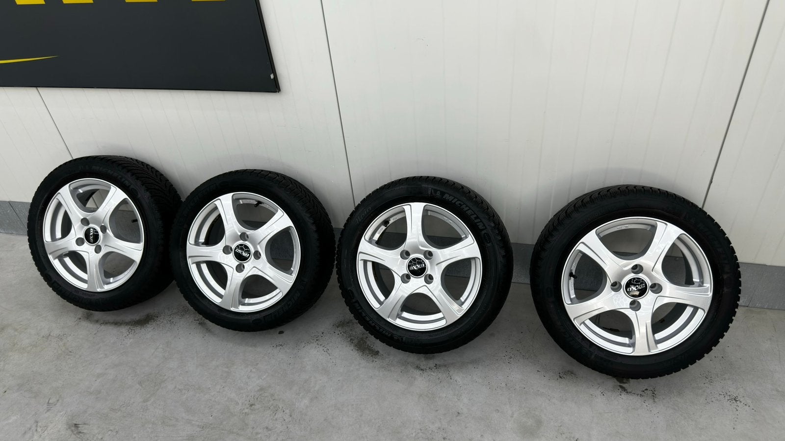 Nette velgen met Michelin winterbanden 195/50 R15, Auto-onderdelen, Banden en Velgen, Ophalen, 15 inch, Banden en Velgen, Winterbanden