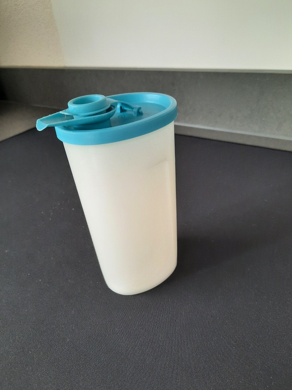 Tupperware Schenkkan - 14 cm hoog, Ophalen of Verzenden, Zo goed als nieuw, Blauw, Overige typen