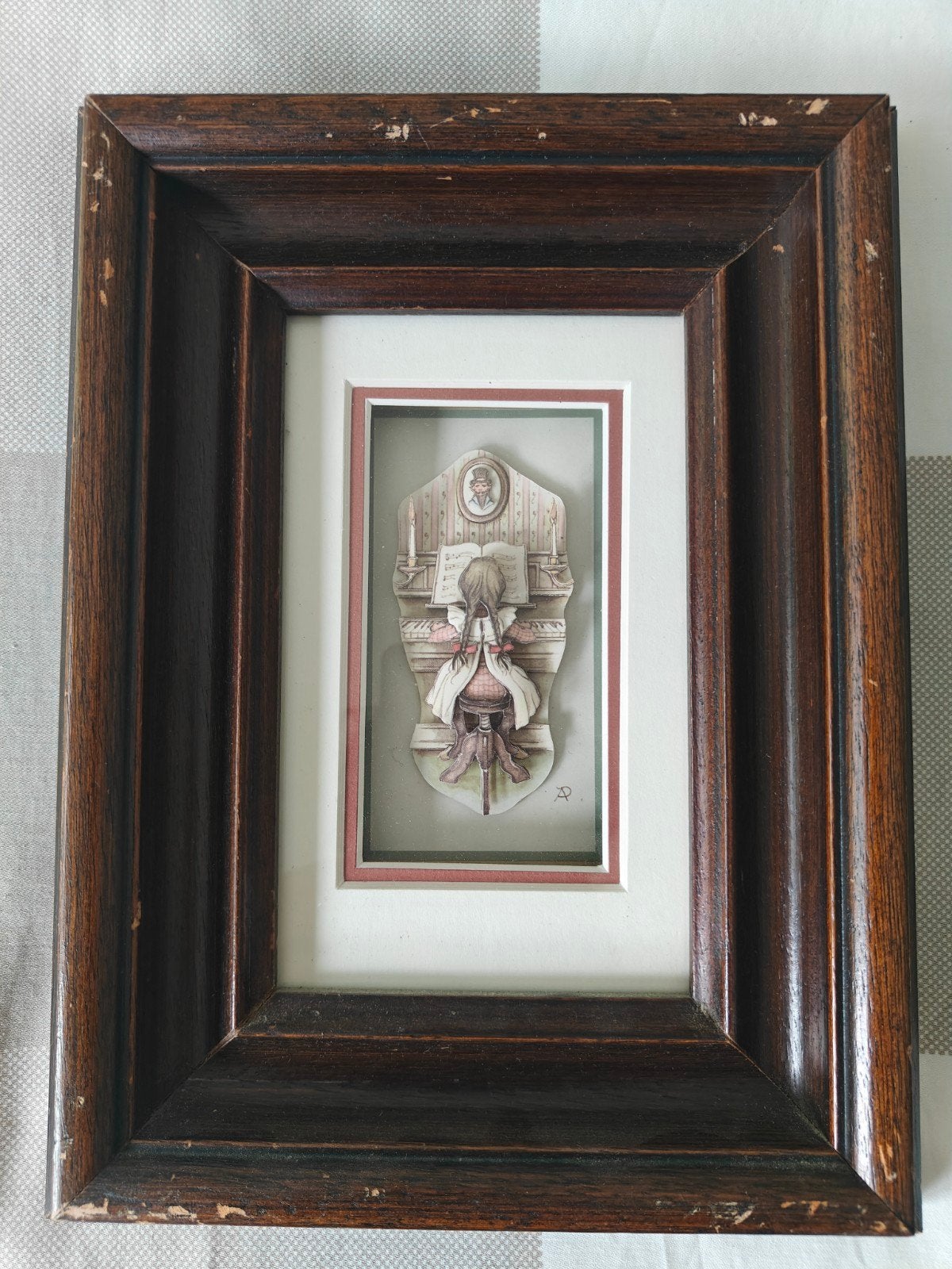 Vintage meisje speelt piano 3D kunstwerk, Bruin, Handgemaakt, 28 cm, Hout