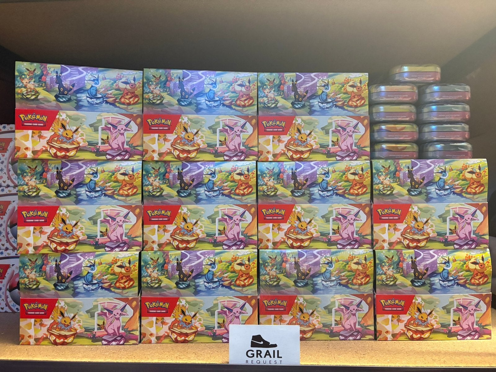 Pokemon Prismatic evolutions mini tin display, Hobby en Vrije tijd, Ophalen of Verzenden, Zo goed als nieuw, Overige typen