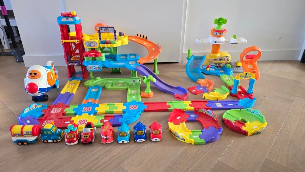 Vtech collectie Garage, Luchthaven, Vliegtuig en extra's, Ophalen of Verzenden, Zo goed als nieuw, 6 maanden tot 2 jaar