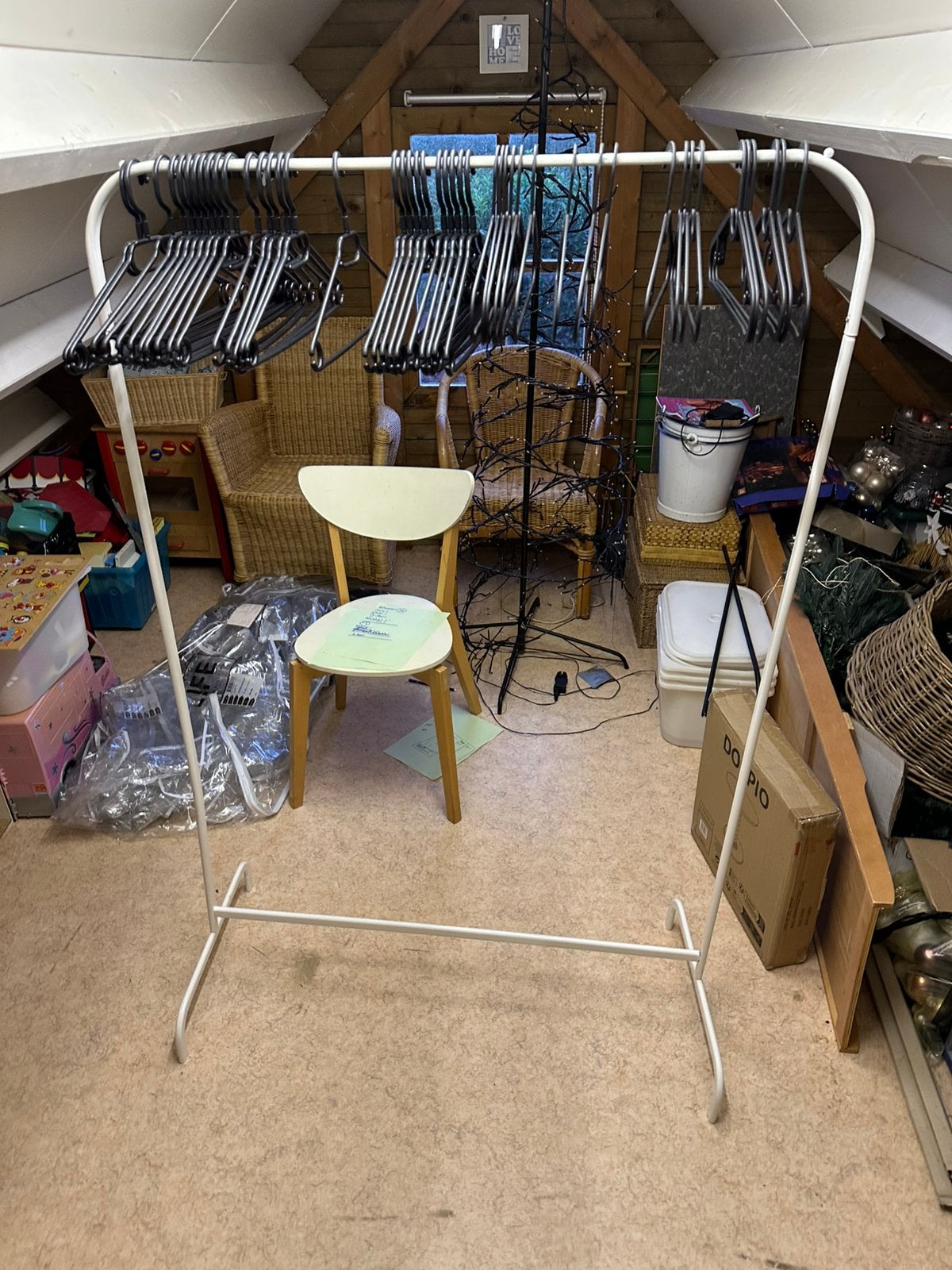 Kleding rek met 50+ kledinghangers, Ophalen of Verzenden, Zo goed als nieuw