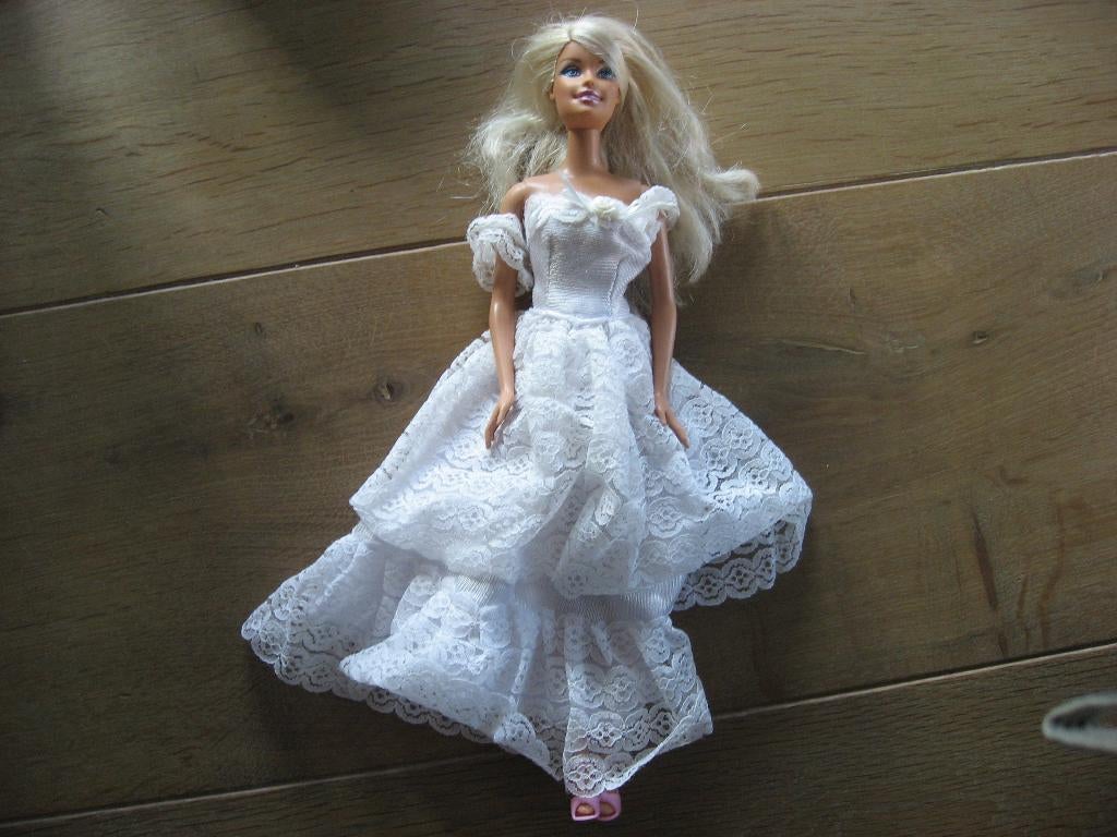 1999 Millennium wedding Barbie van Mattel, blond, Verzamelen, Poppen, Verzenden, Zo goed als nieuw, Pop