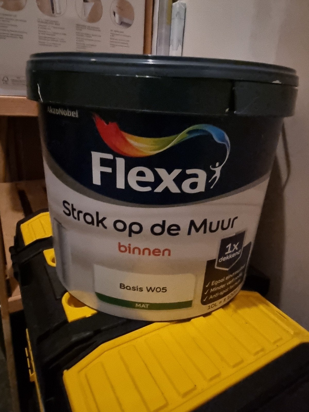 Taupe muurverf ongeveer 6-7 liter, Ophalen, 5 tot 10 liter, Wit, Nieuw