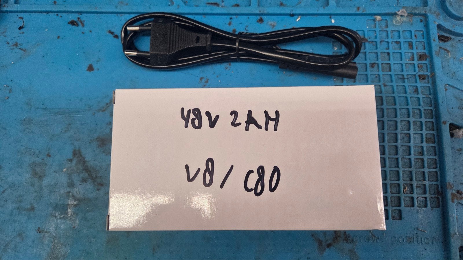 Fatbikes accu oplader 48V 2AH V8, C80, Crossboss, enz, ., Nieuw, Ophalen of Verzenden, Fatbike