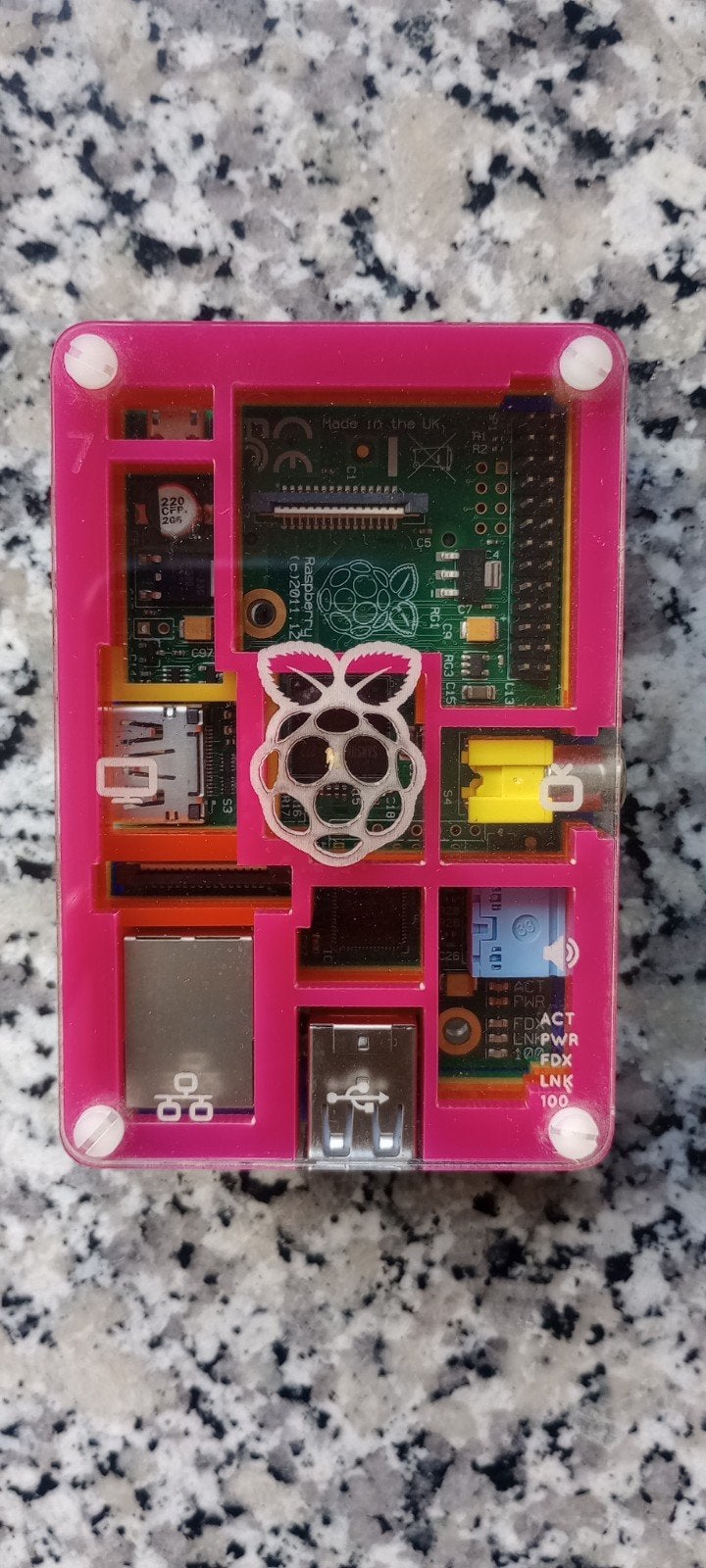 Raspberry Pi 1 Model B (Revision 2.0) met Pibow behuizing, Ophalen