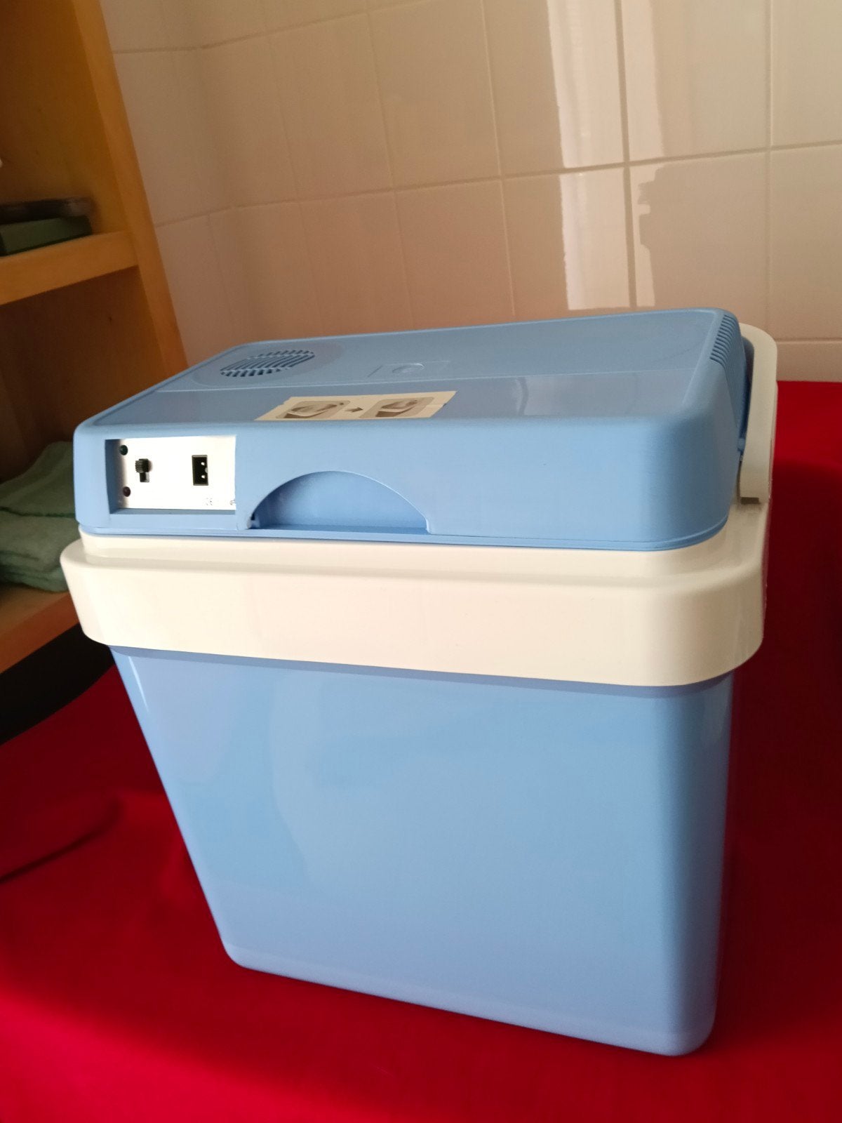 Nieuwe Koelbox 26 Liter 12V met Aansluitstekker, Ophalen of Verzenden, Nieuw, Koelbox, Elektrisch
