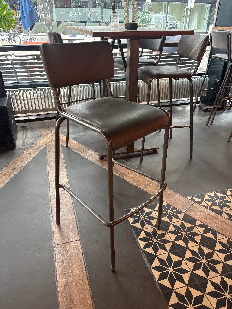 Bar Stoel met een grijs leren leuning en zitvlak., Gebruikt, Ophalen of Verzenden, Grijs, Vijf, Zes of meer stoelen