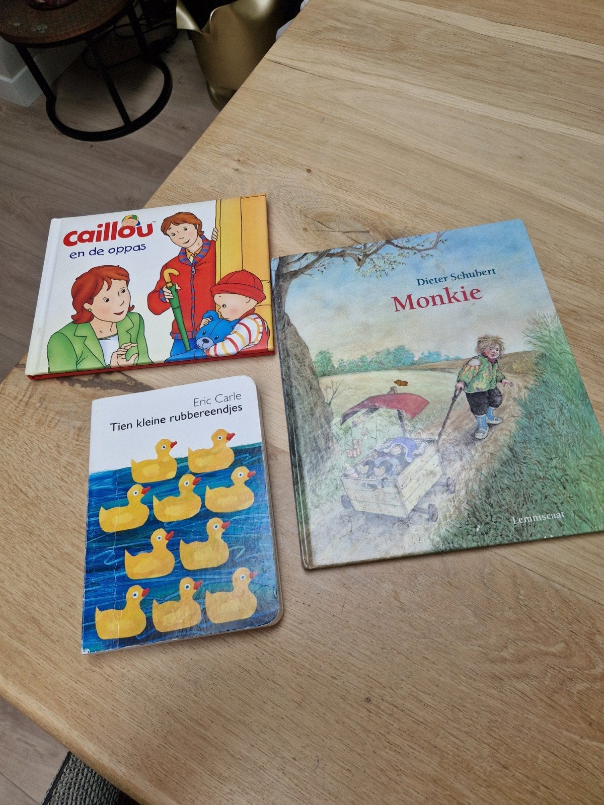 Caillou en de oppas, Monkie, Tien kleine rubbereendjes, Ophalen of Verzenden, Gelezen, Fictie algemeen